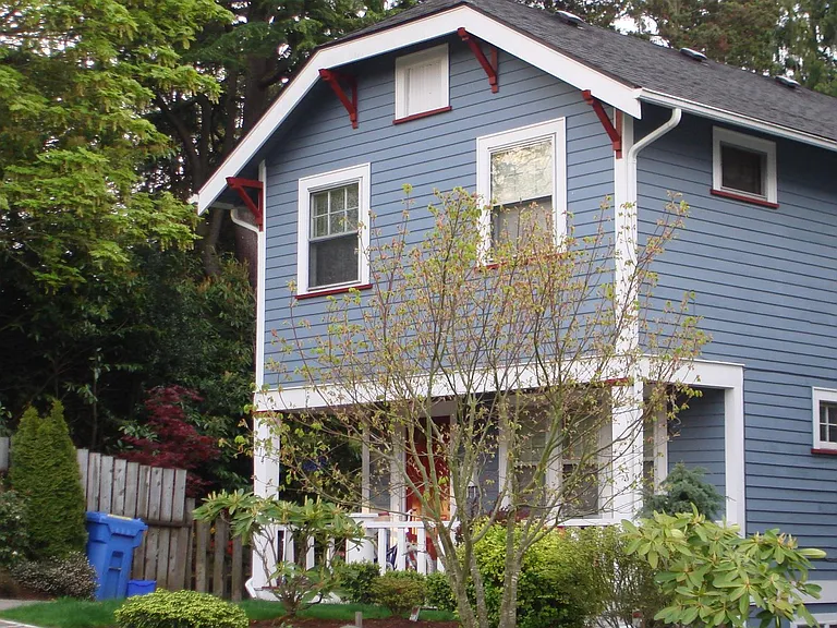 914 N Cushman Ave — Photo 2