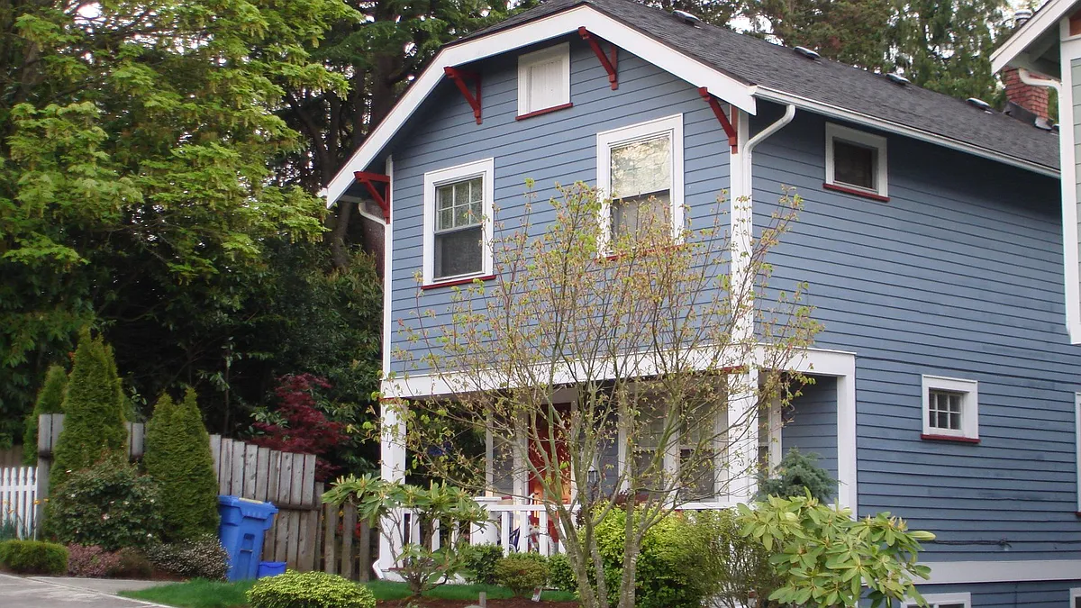 Building Photo - 914 N Cushman Ave