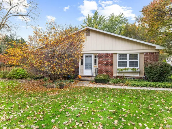 5753 Northfield Pkwy, Troy, MI 48098