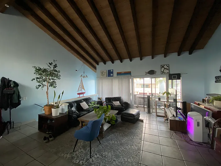 917 E Balboa Blvd #B — Photo 8