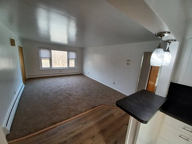 Sussex Court Apartments — Photo 30