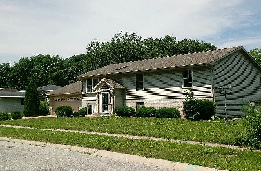1st image of 876 W 65th Ln