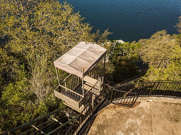 4th image of 2804-2804B Lohmans Ford Rd