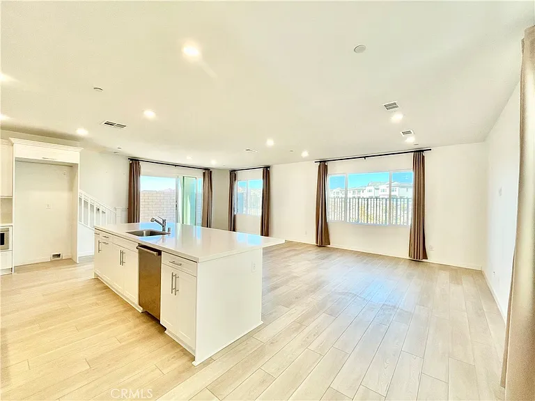 27812 Marquee Dr — Photo 2