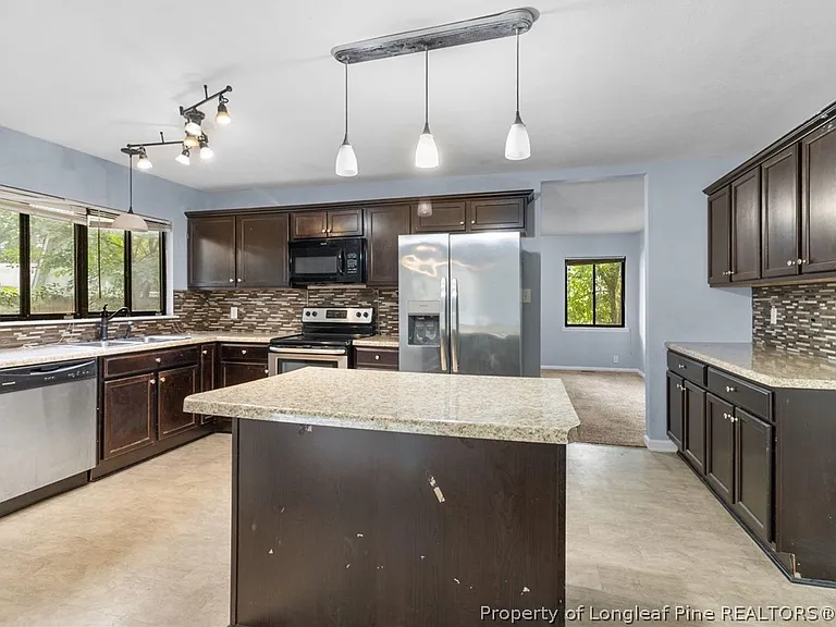 1907 Martindale Dr — Photo 10
