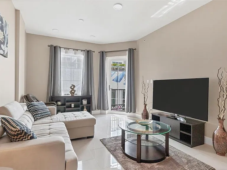 1500 State St #403 — Photo 8