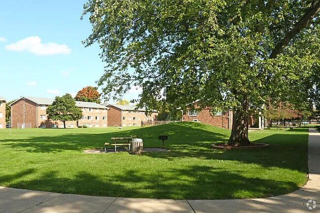 Holt South Square - J07 — Photo 2