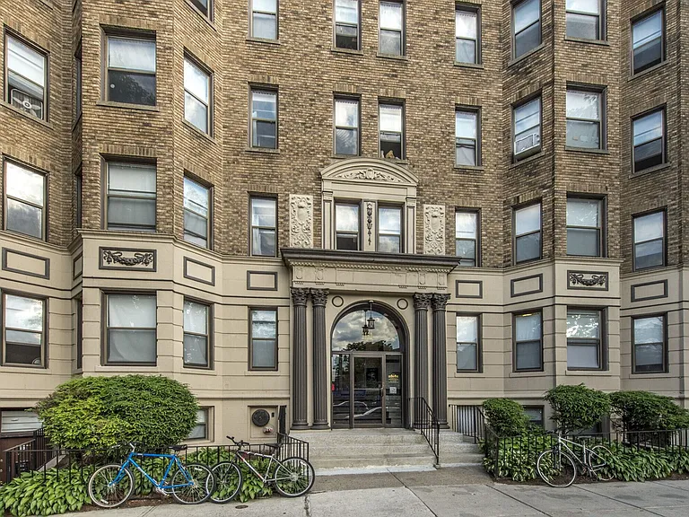 Commonwealth Apartments — Photo 14