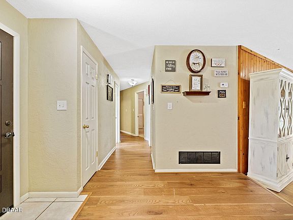 3rd image of 145 Country Circle Dr E
