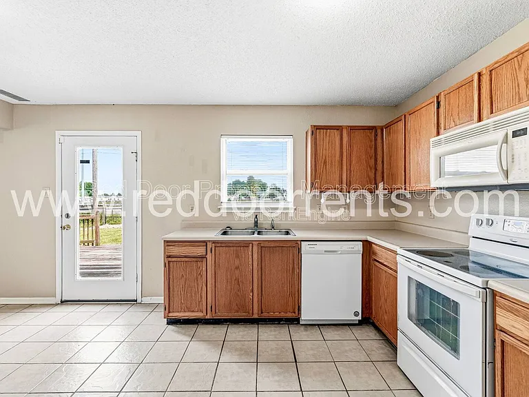 76 Snowflake Cir — Photo 4