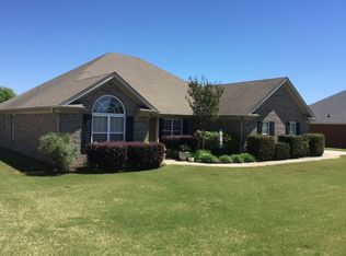 91 Manor House Dr, Huntsville, AL 35811