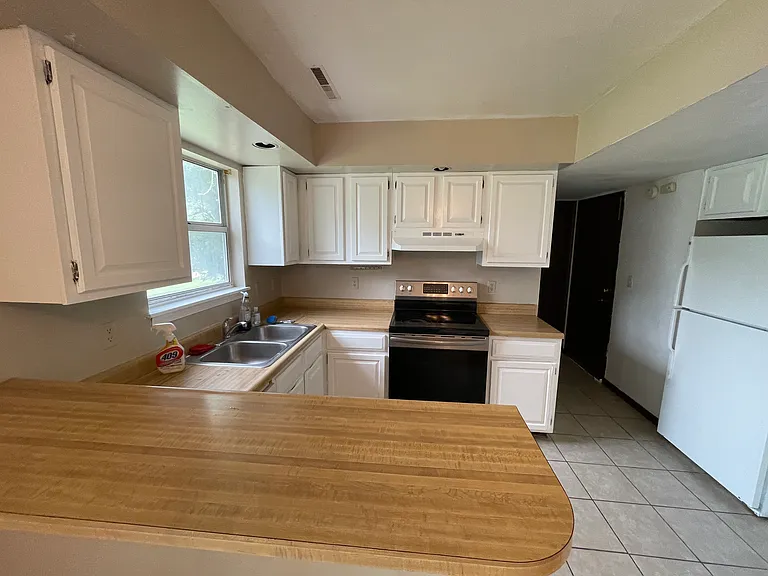 4403 Germantown Dr — Photo 2