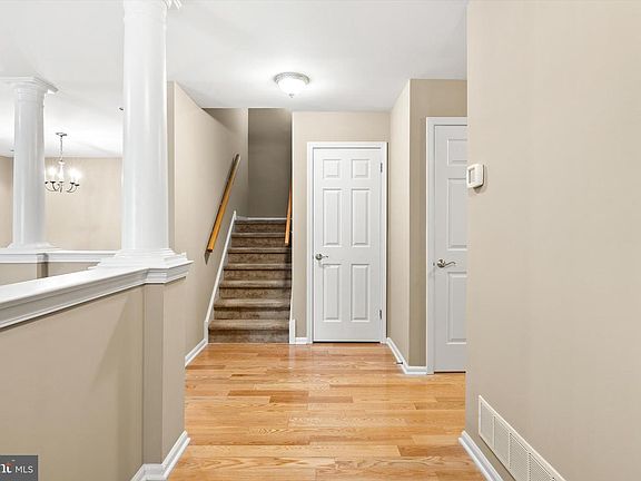 5th image of 60 Kingston Blvd