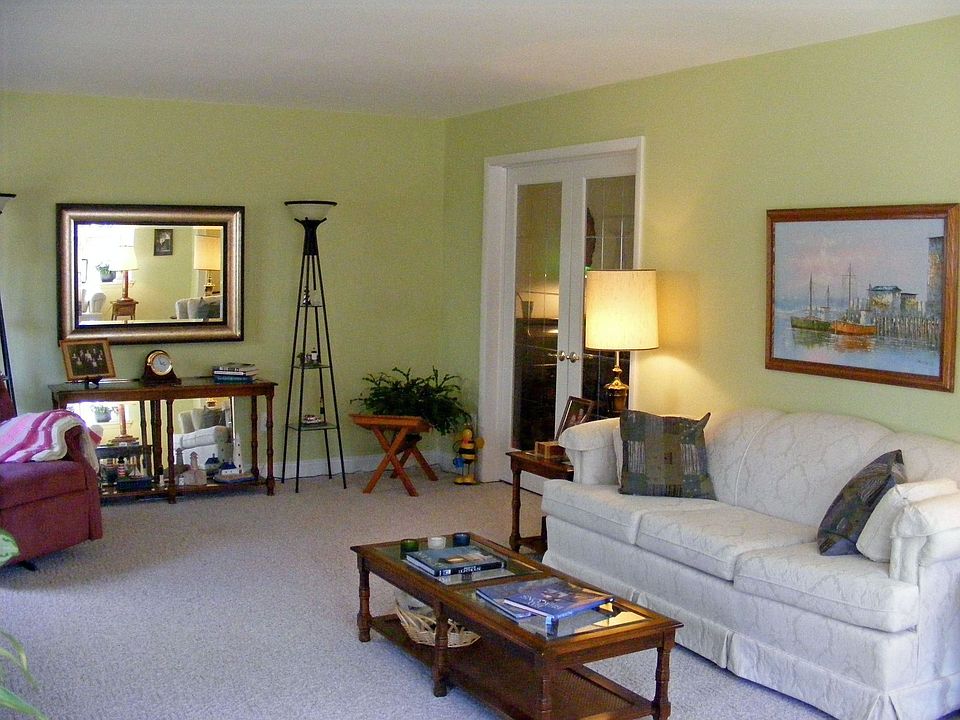 Unbelievably large living room w/french doors to kitchen/brkfst area