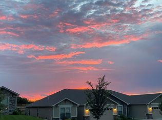 5734 Chimney Rocks Cir, Lawrence, KS 66049