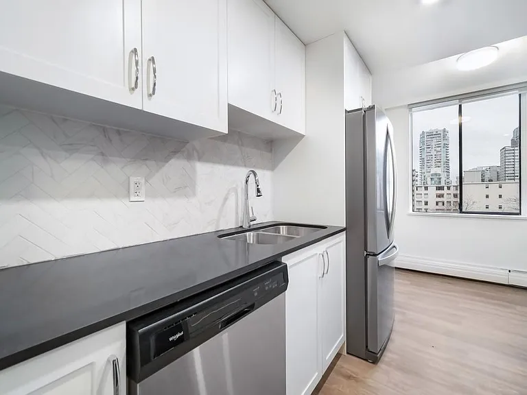 945 Jervis St #105 — Photo 13