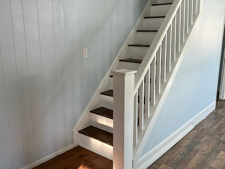 1st image of 33 Jeanette St