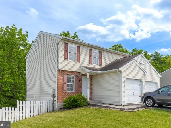 2051 Wyatt Cir, Dover, PA 17315