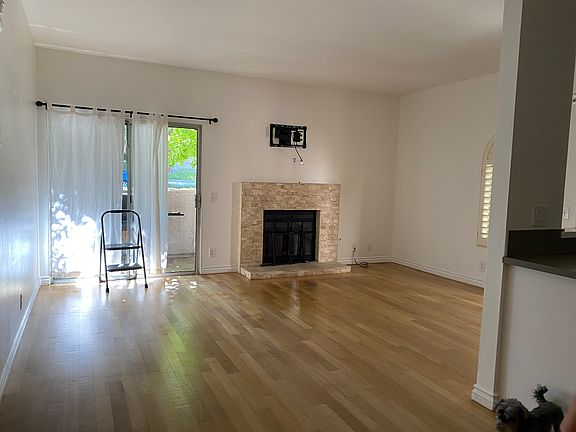 3rd image of 7135 Woodlake Ave