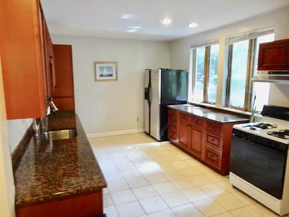 5th image of 159 Longwood Ave #2B