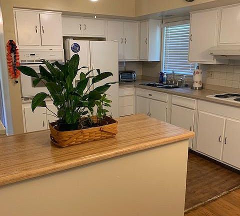 4th image of 3033 Dartmouth Dr