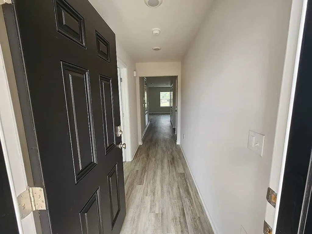 3 bed, 1272 sqft, $2,100 — Photo 3