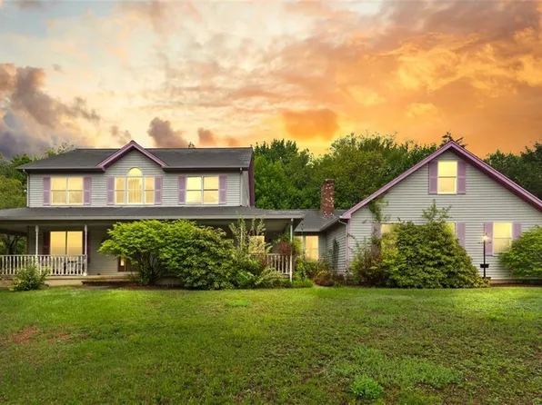 42 Connors Farm Dr, Smithfield, RI 02917