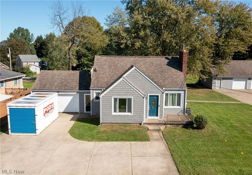 2510 Waynesburg Dr SE photo 1