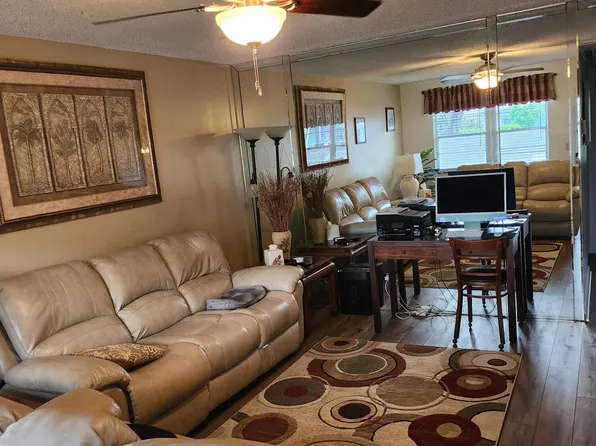 74 Newport Court E, Deerfield Beach, FL 33442