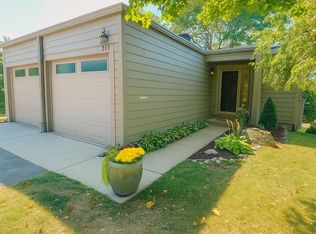 711 Skynob Dr, Ann Arbor, MI 48105