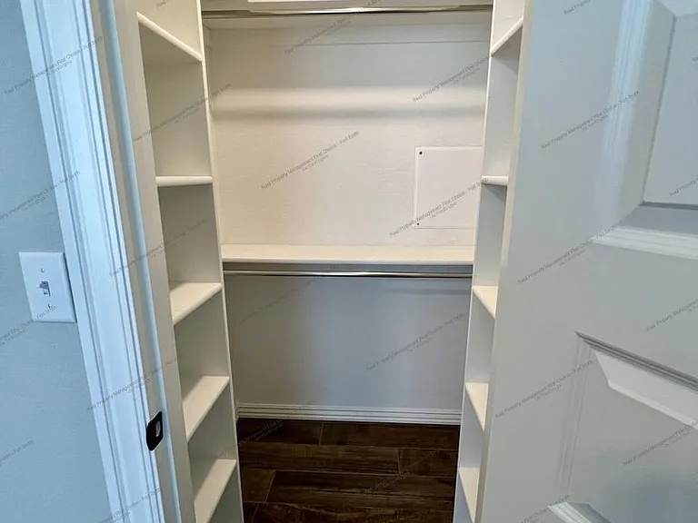 9007 Hawthorne Ln — Photo 27