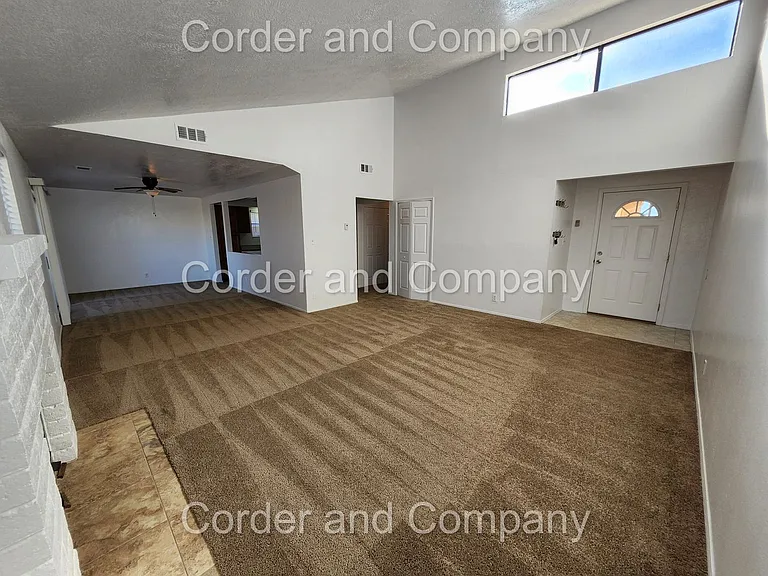 2261 Green Lake Rd NE — Photo 4
