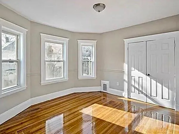 3 bed, 1100 sqft, $3,300 — Photo 4