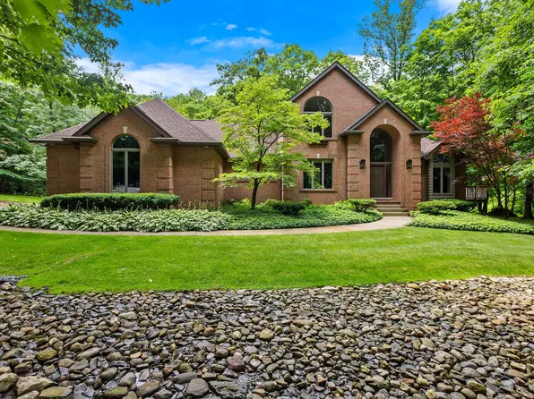 223 Crabapple Ln, Valparaiso, IN 46383