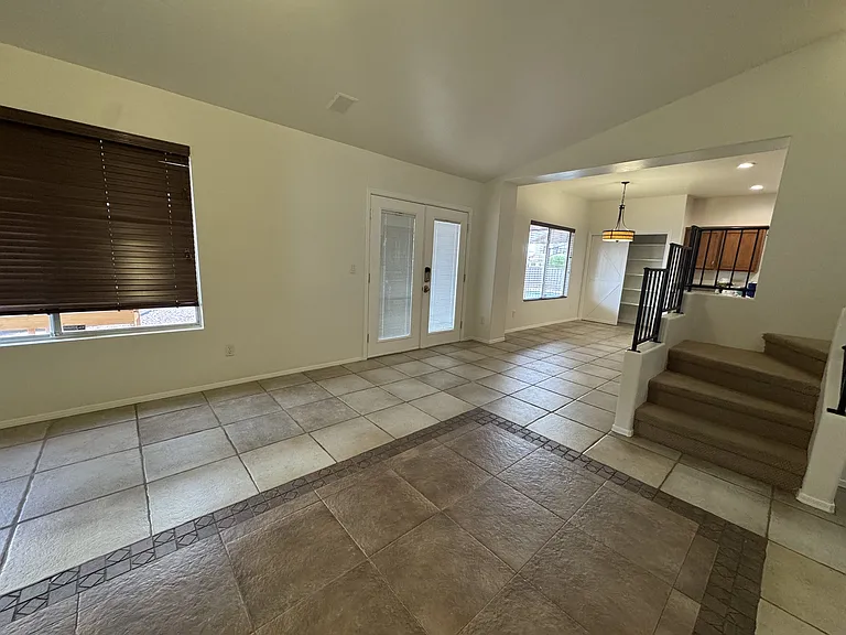 2941 W Calle Lucinda — Photo 8