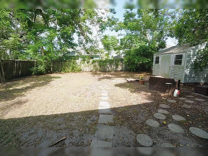 207 N Gomez Ave — Photo 12