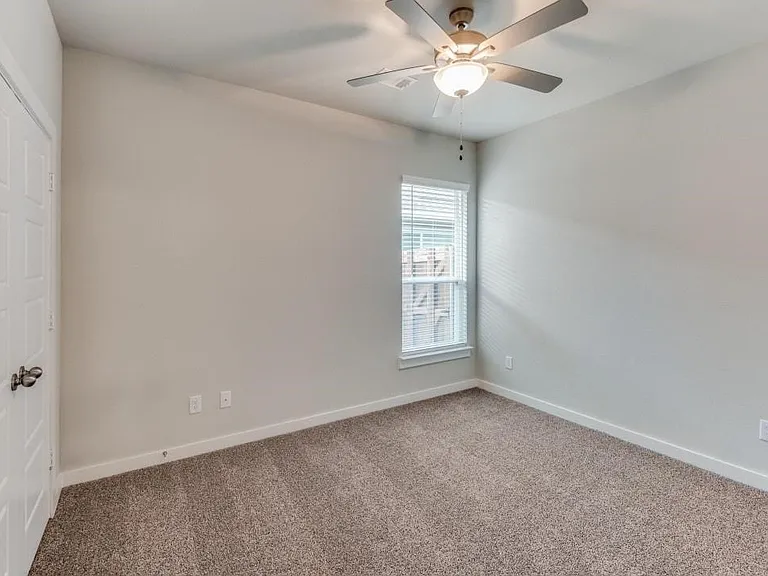 644 Blackland Dr — Photo 10