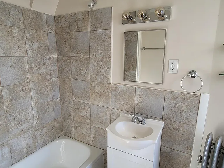 42 N State St #13 — Photo 15