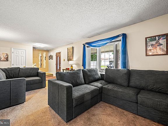 5th image of 15 Scott Ln