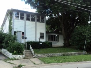 411 W Clark, Freeport, IL 61032