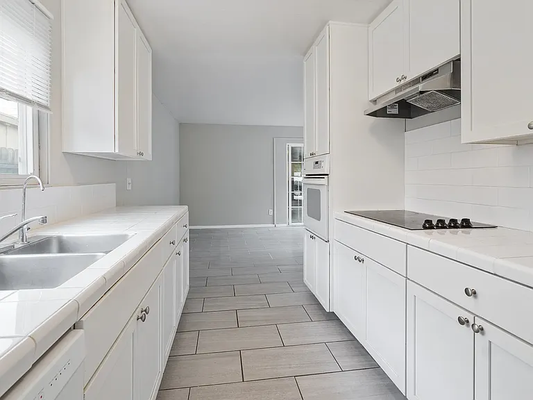 6734 Barnhurst Dr — Photo 19