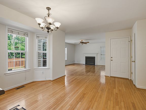 5th image of 7012 Staunton Ave