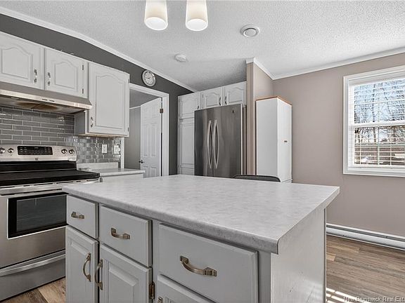 5th image of 8 Maple Ridge Ln