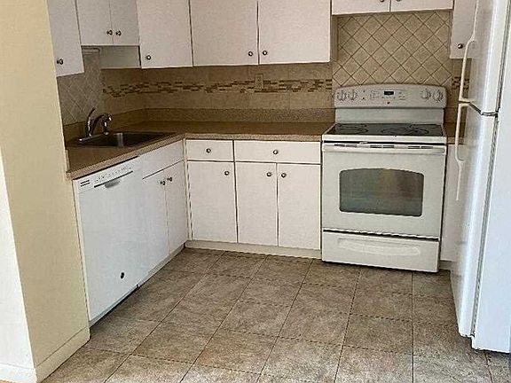 5th image of 1590 Anderson Ave APT 3C