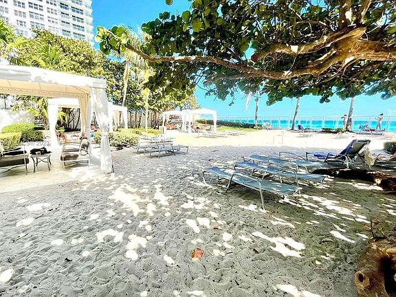4th image of 3001 S Ocean Dr #4