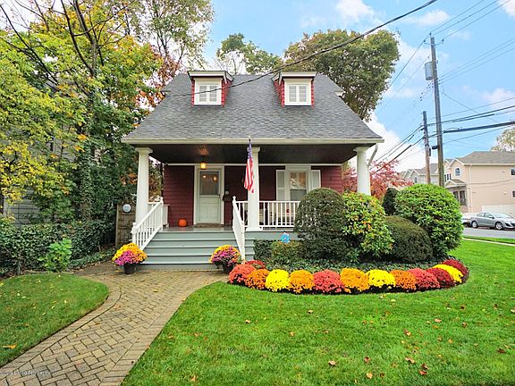 2nd image of 62 Ross Ave