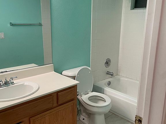 upstairs bathroom for bedrooms 1 and 2