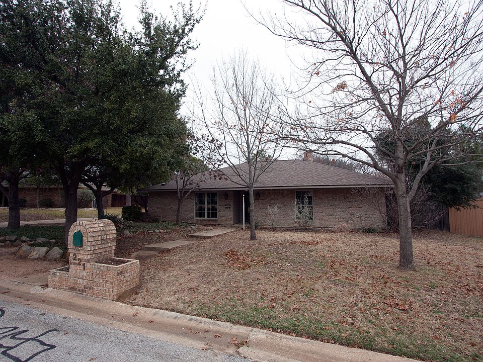 1st image of 221 Ferndale Dr