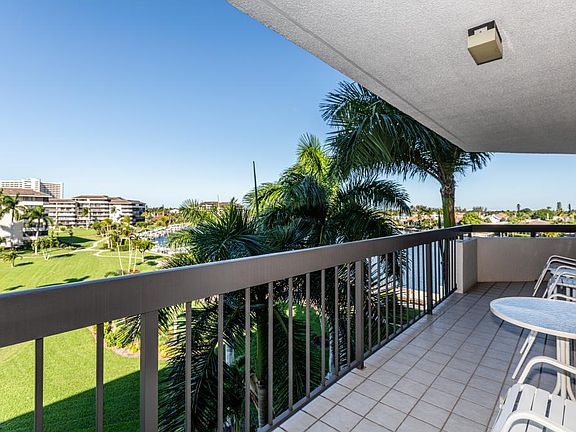 3rd image of 693 Seaview Ct