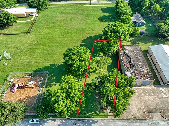 3rd image of 723 E Main St